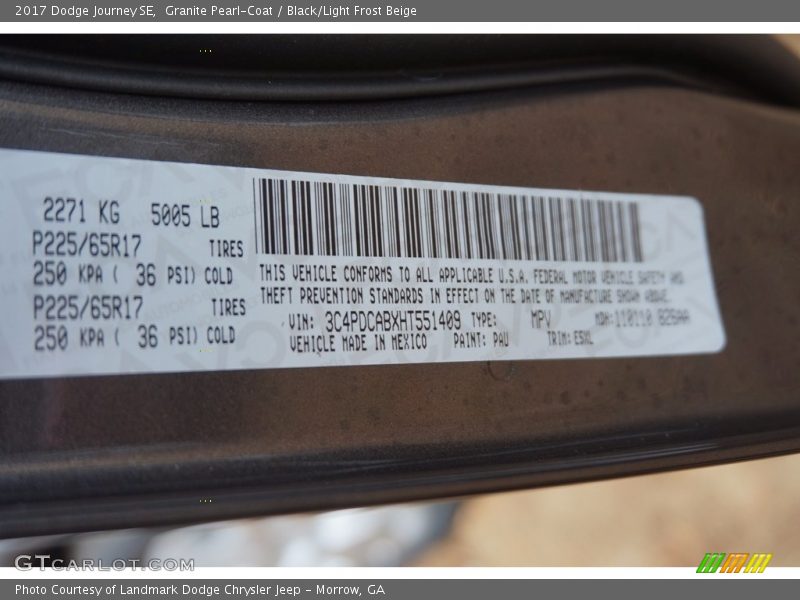 Granite Pearl-Coat / Black/Light Frost Beige 2017 Dodge Journey SE