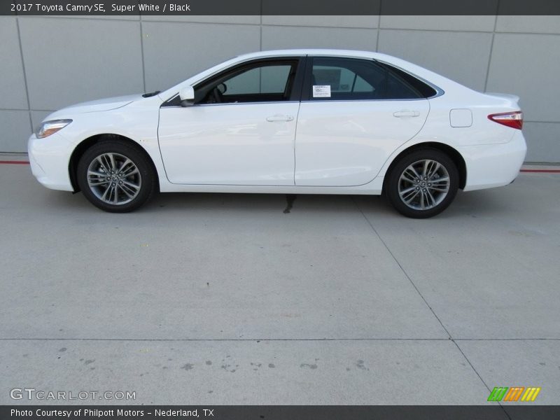 Super White / Black 2017 Toyota Camry SE