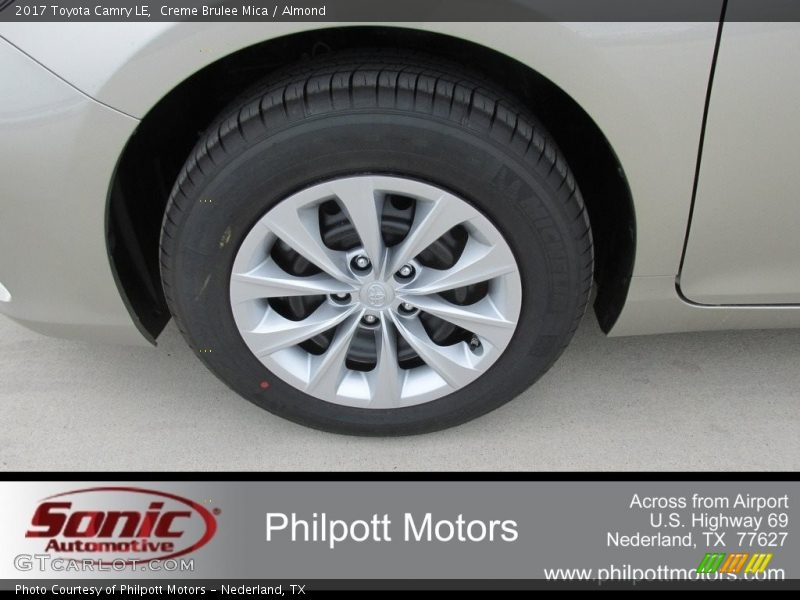 Creme Brulee Mica / Almond 2017 Toyota Camry LE