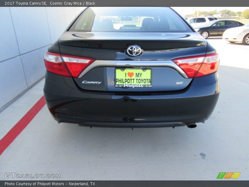 Cosmic Gray Mica / Black 2017 Toyota Camry SE