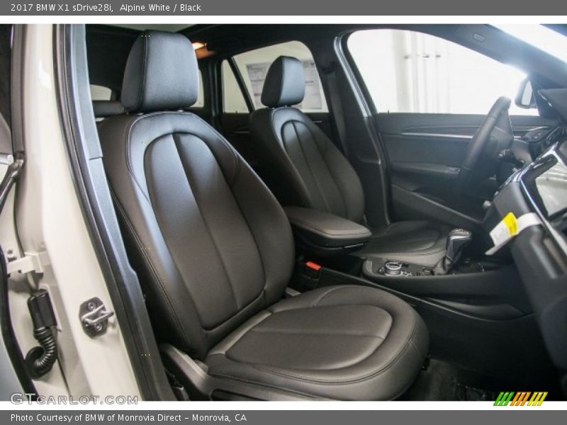 Alpine White / Black 2017 BMW X1 sDrive28i
