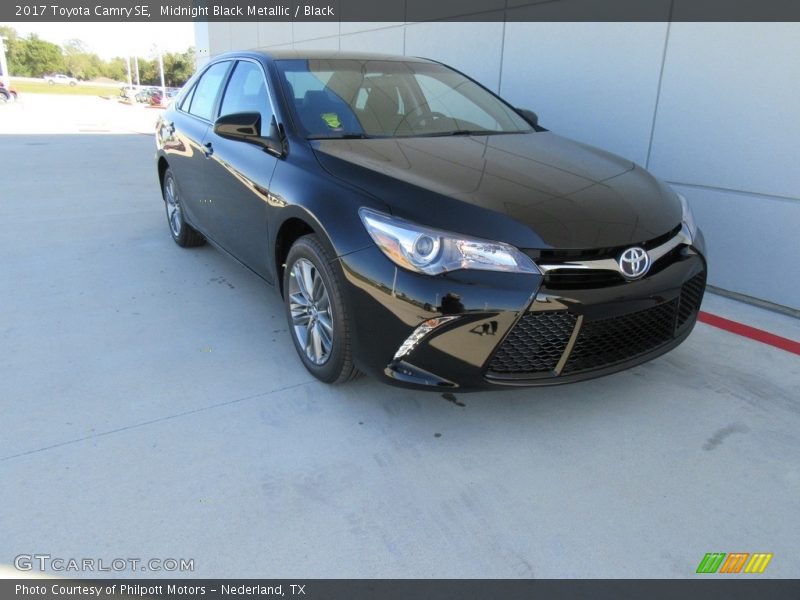 Midnight Black Metallic / Black 2017 Toyota Camry SE