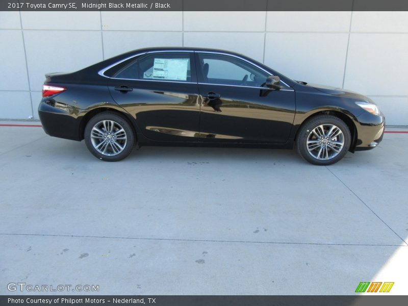 Midnight Black Metallic / Black 2017 Toyota Camry SE