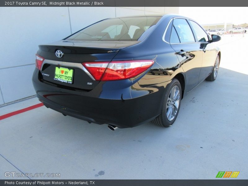 Midnight Black Metallic / Black 2017 Toyota Camry SE