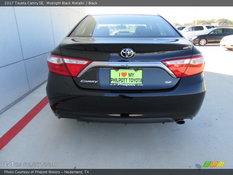 Midnight Black Metallic / Black 2017 Toyota Camry SE