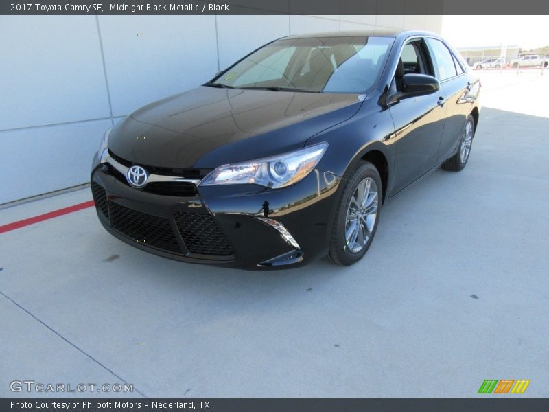 Midnight Black Metallic / Black 2017 Toyota Camry SE