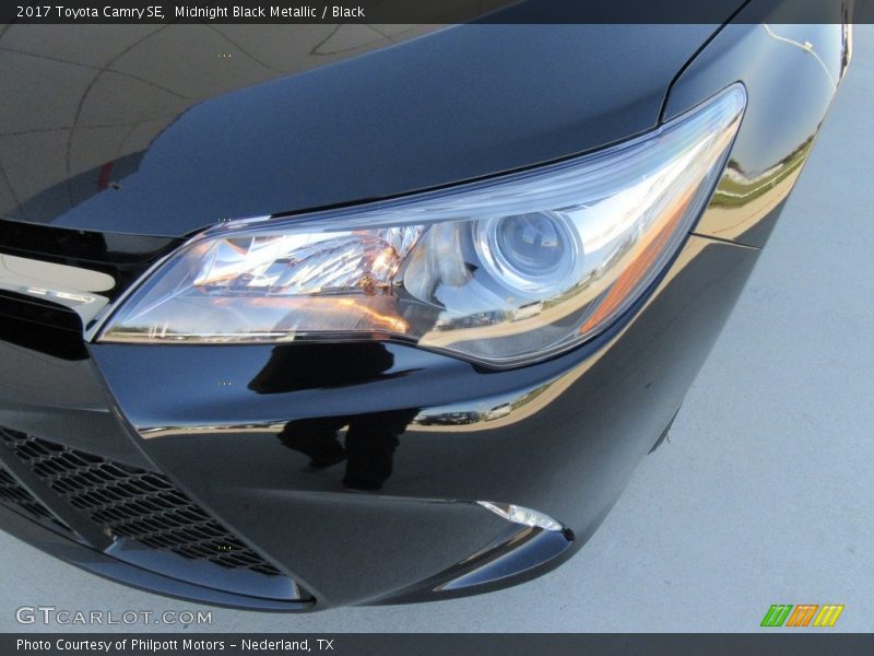 Midnight Black Metallic / Black 2017 Toyota Camry SE