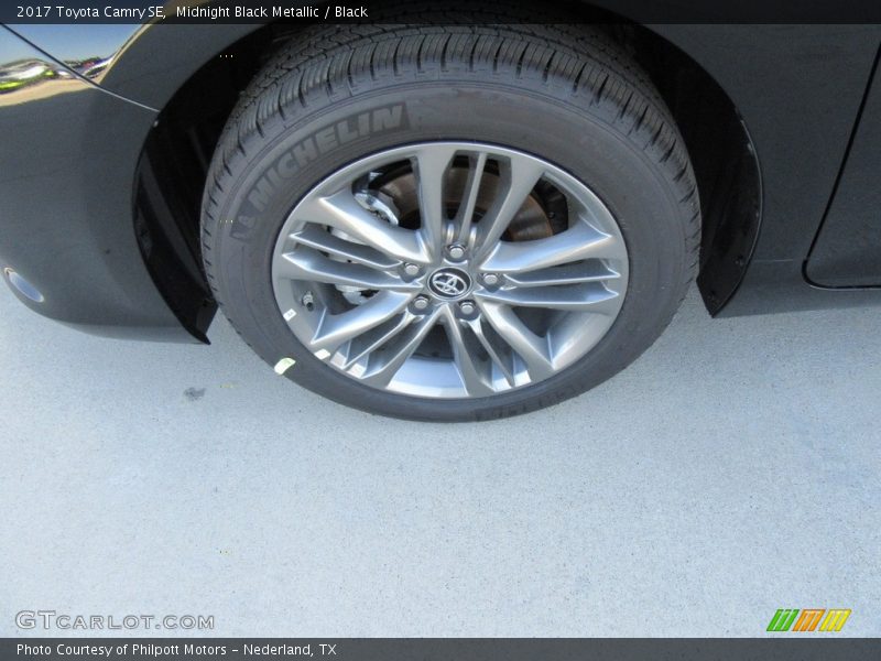 Midnight Black Metallic / Black 2017 Toyota Camry SE