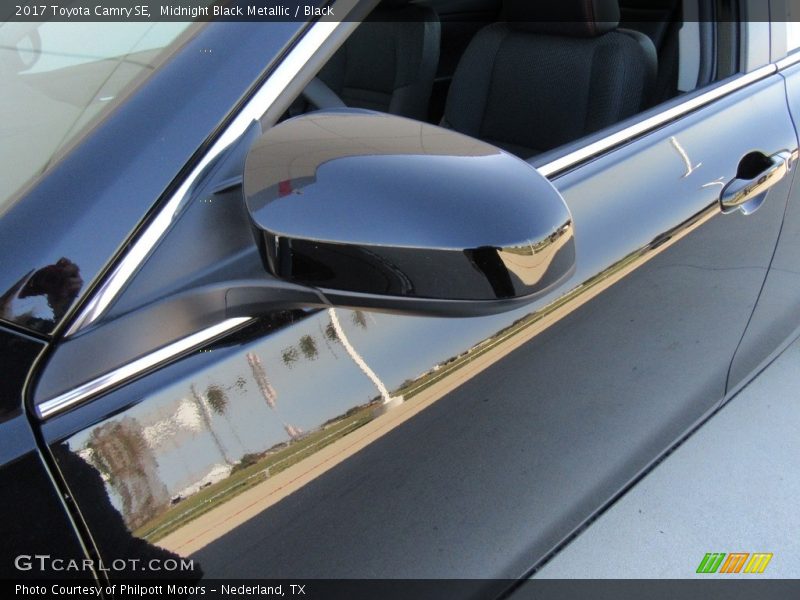 Midnight Black Metallic / Black 2017 Toyota Camry SE