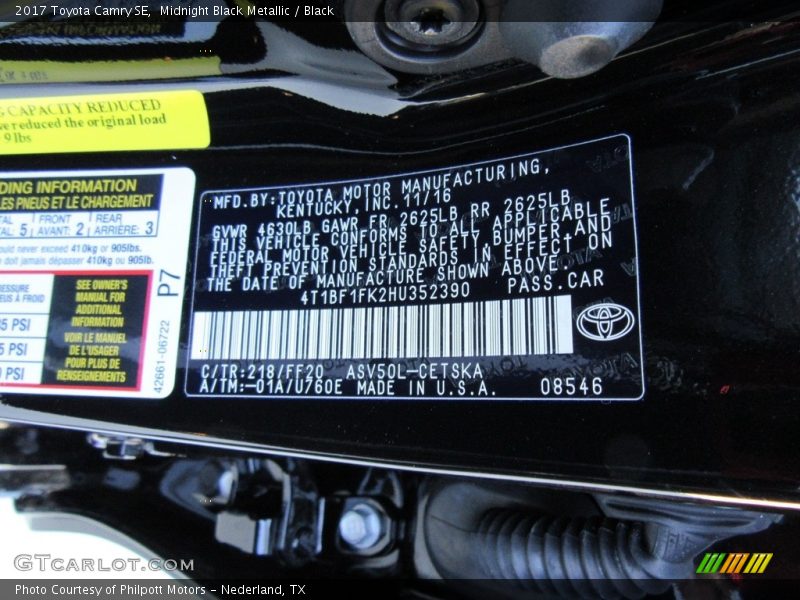 Midnight Black Metallic / Black 2017 Toyota Camry SE