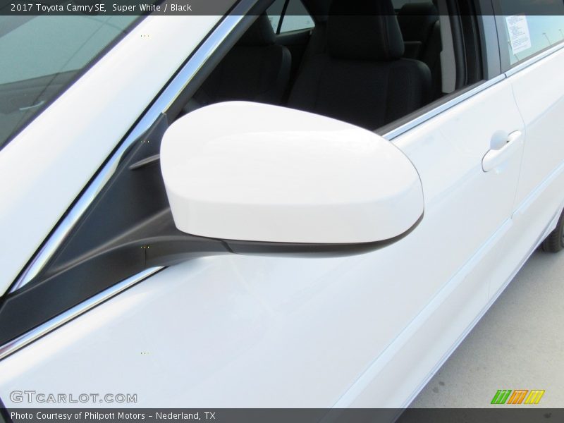 Super White / Black 2017 Toyota Camry SE