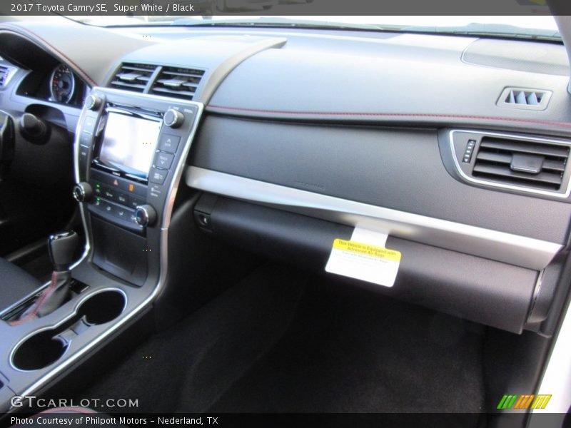 Super White / Black 2017 Toyota Camry SE