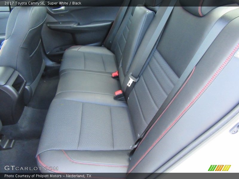 Super White / Black 2017 Toyota Camry SE