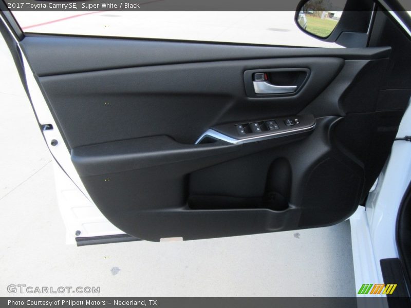 Super White / Black 2017 Toyota Camry SE