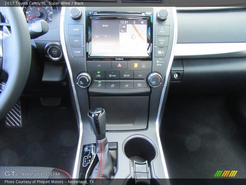 Super White / Black 2017 Toyota Camry SE