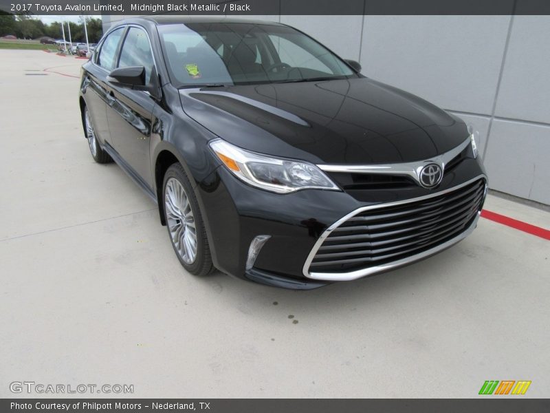 Front 3/4 View of 2017 Avalon Limited