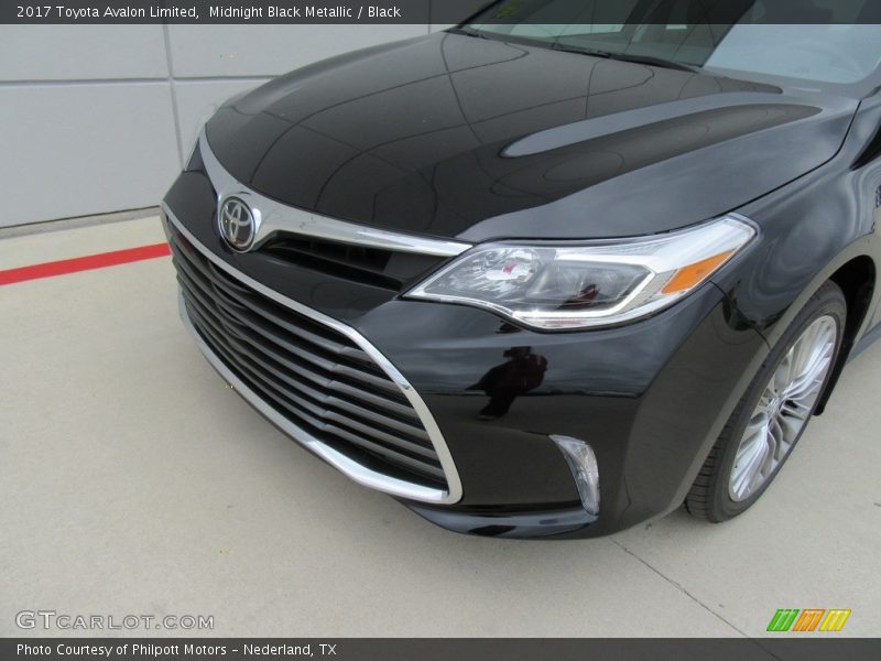 Midnight Black Metallic / Black 2017 Toyota Avalon Limited