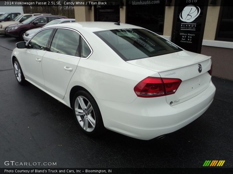 Candy White / Titan Black 2014 Volkswagen Passat 2.5L SE
