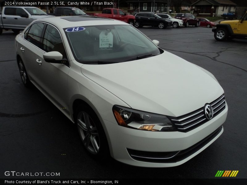 Candy White / Titan Black 2014 Volkswagen Passat 2.5L SE