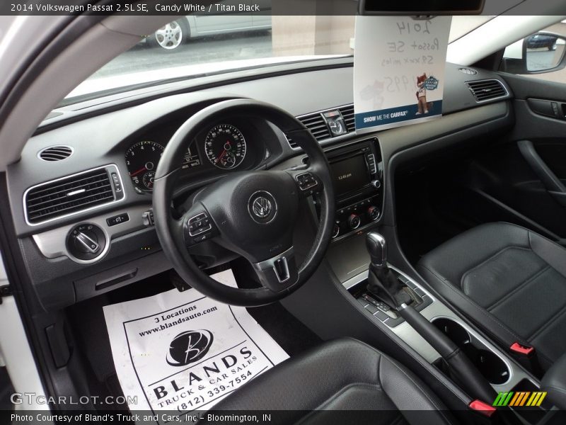 Candy White / Titan Black 2014 Volkswagen Passat 2.5L SE