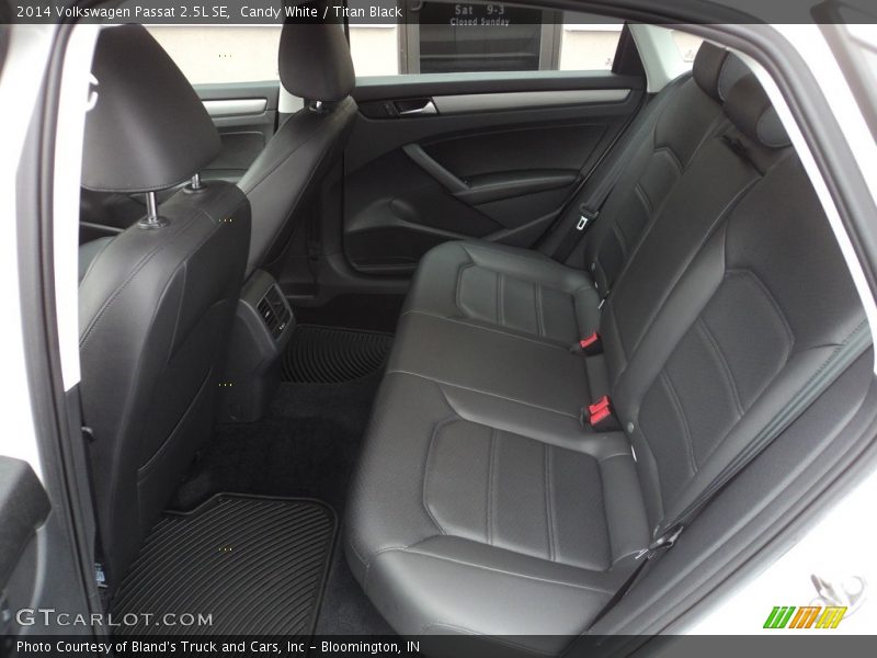 Candy White / Titan Black 2014 Volkswagen Passat 2.5L SE