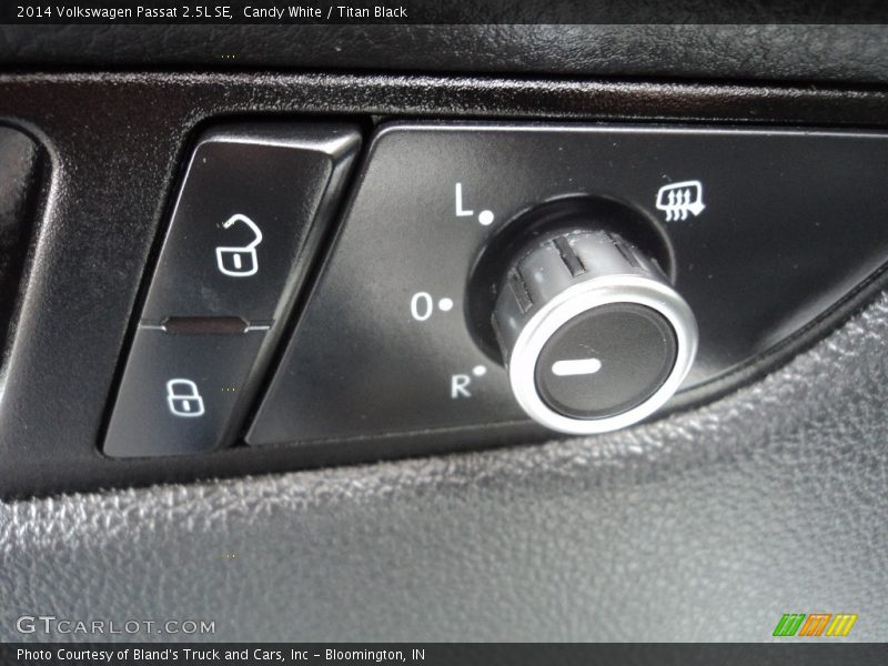 Candy White / Titan Black 2014 Volkswagen Passat 2.5L SE