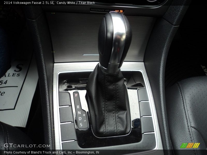 Candy White / Titan Black 2014 Volkswagen Passat 2.5L SE