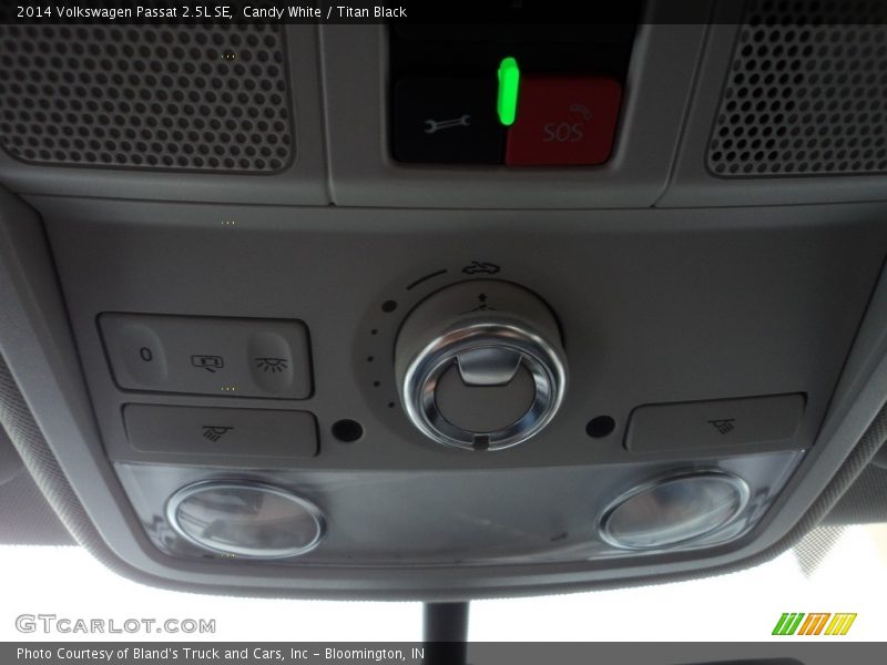 Candy White / Titan Black 2014 Volkswagen Passat 2.5L SE