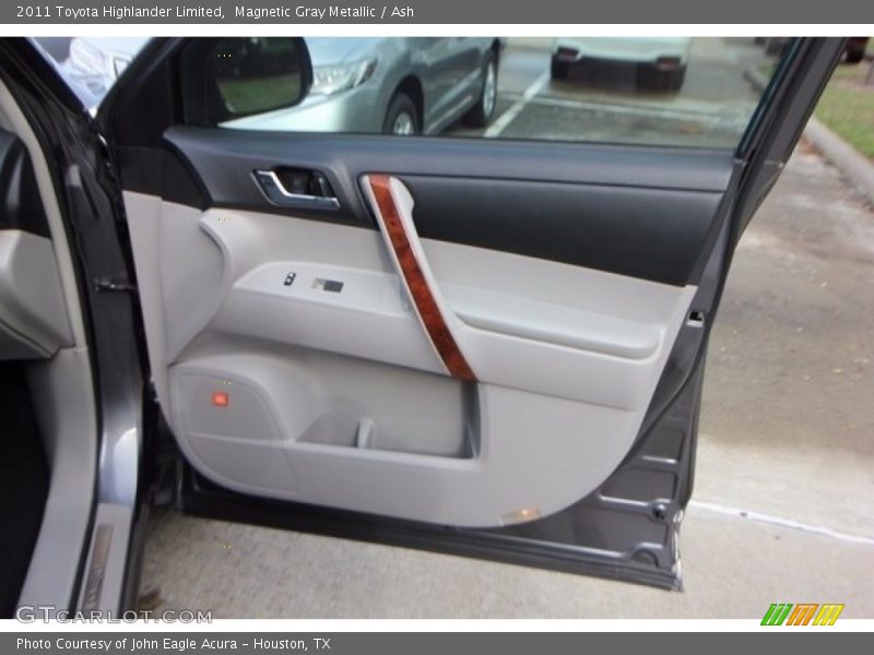Magnetic Gray Metallic / Ash 2011 Toyota Highlander Limited