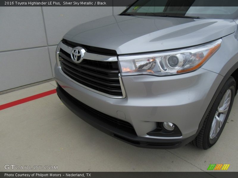 Silver Sky Metallic / Black 2016 Toyota Highlander LE Plus