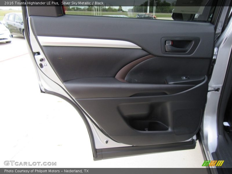 Door Panel of 2016 Highlander LE Plus