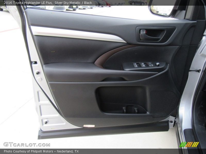 Door Panel of 2016 Highlander LE Plus