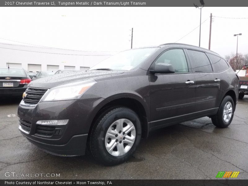 Front 3/4 View of 2017 Traverse LS