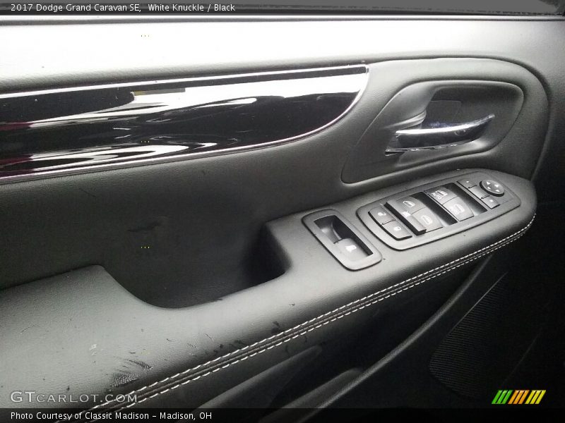 White Knuckle / Black 2017 Dodge Grand Caravan SE