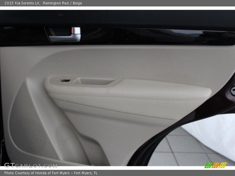 Remington Red / Beige 2015 Kia Sorento LX