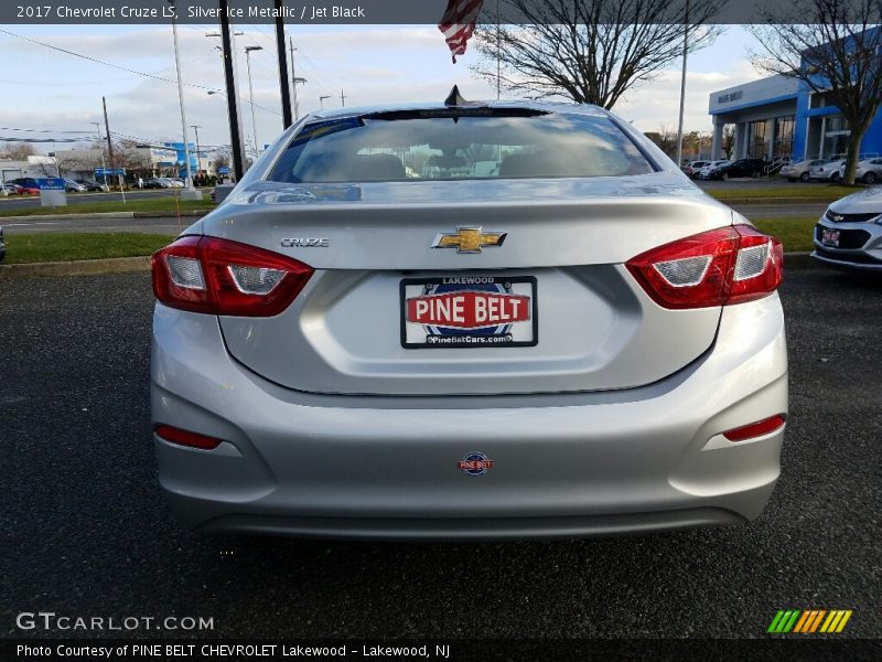 Silver Ice Metallic / Jet Black 2017 Chevrolet Cruze LS
