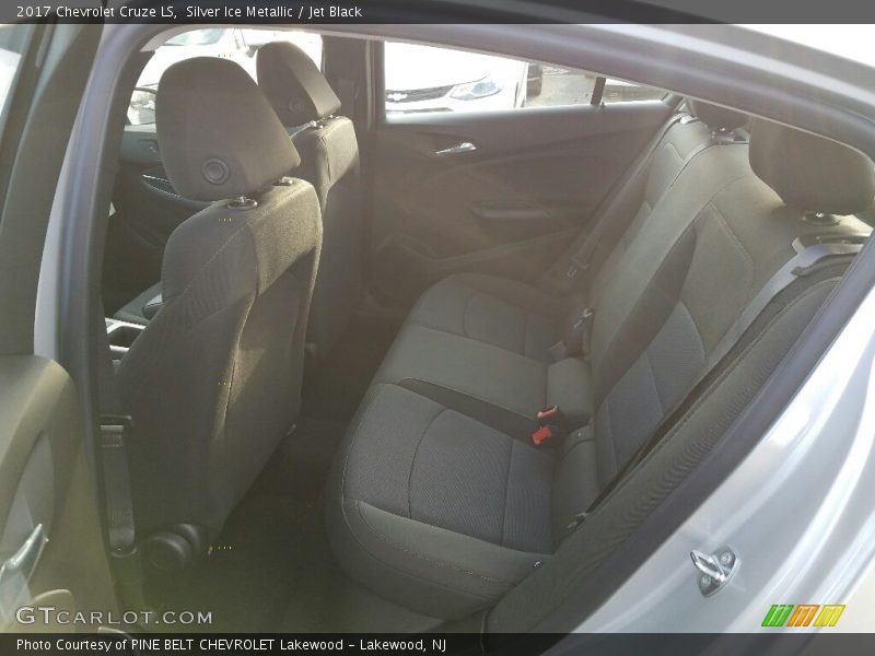 Silver Ice Metallic / Jet Black 2017 Chevrolet Cruze LS