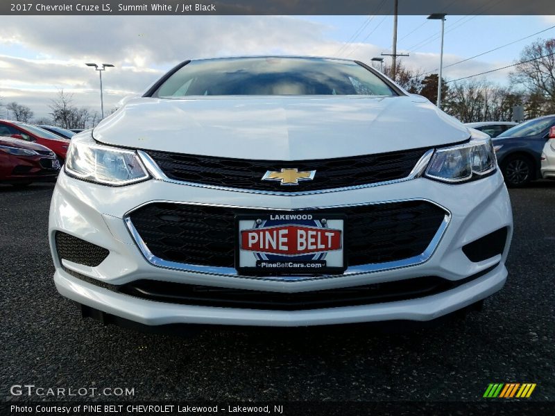 Summit White / Jet Black 2017 Chevrolet Cruze LS