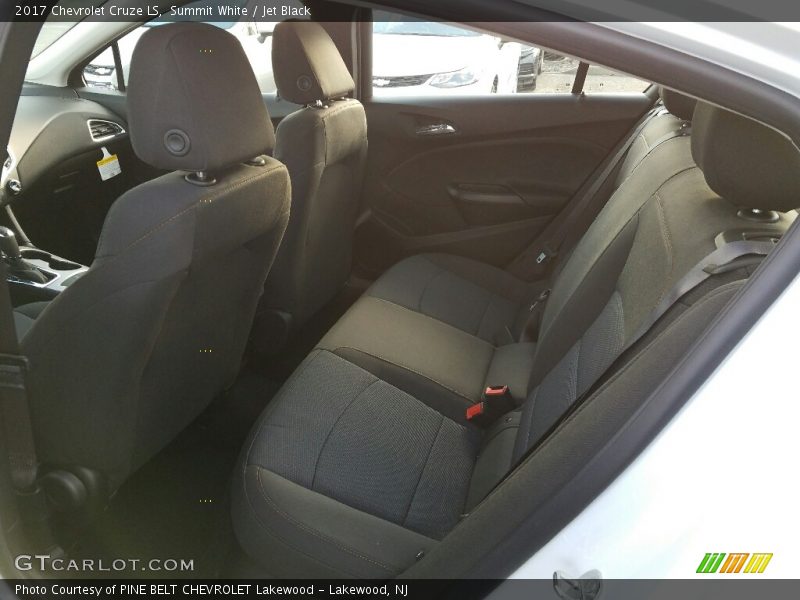 Summit White / Jet Black 2017 Chevrolet Cruze LS
