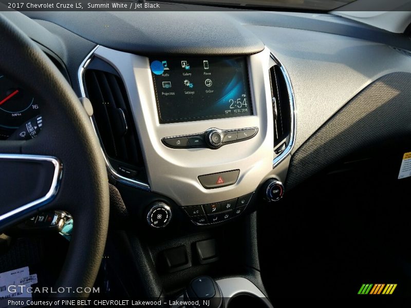 Summit White / Jet Black 2017 Chevrolet Cruze LS