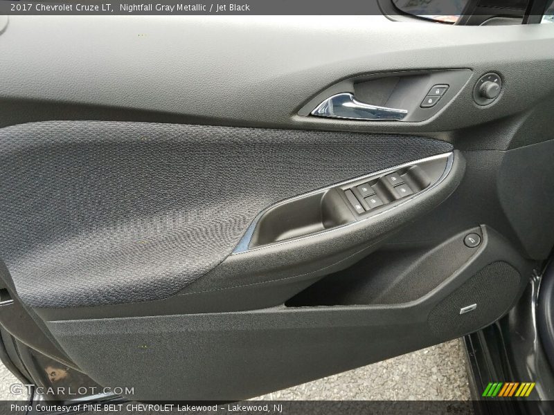 Nightfall Gray Metallic / Jet Black 2017 Chevrolet Cruze LT
