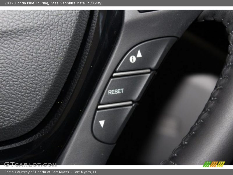 Controls of 2017 Pilot Touring
