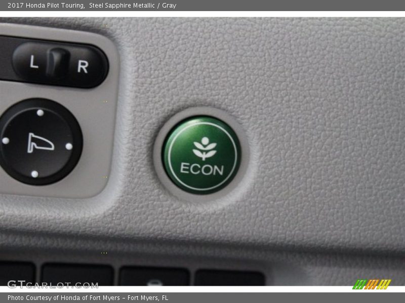 Controls of 2017 Pilot Touring