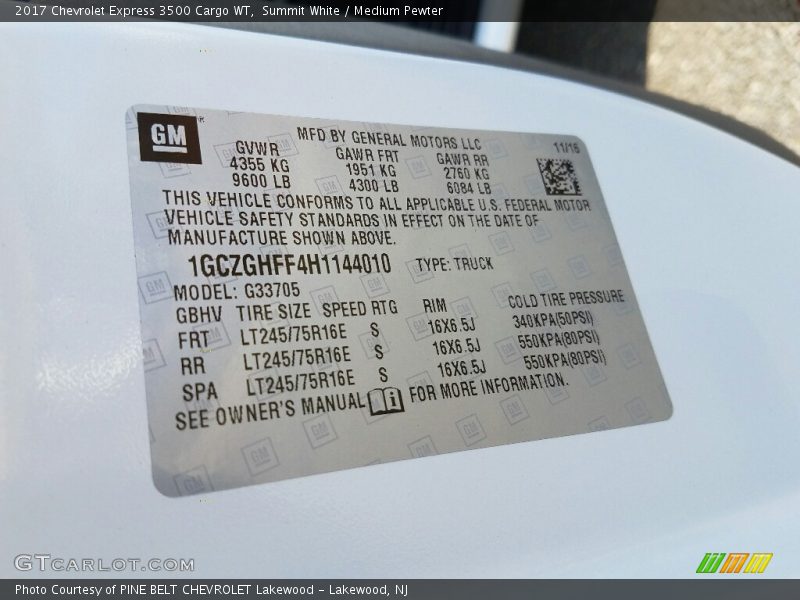 Summit White / Medium Pewter 2017 Chevrolet Express 3500 Cargo WT