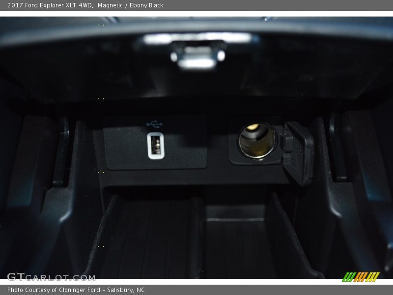 Magnetic / Ebony Black 2017 Ford Explorer XLT 4WD