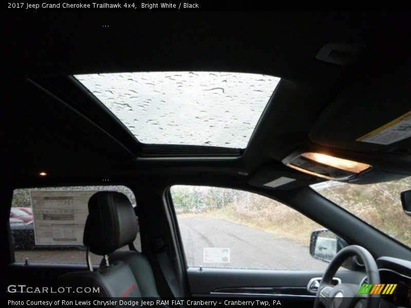 Bright White / Black 2017 Jeep Grand Cherokee Trailhawk 4x4