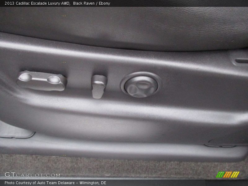 Black Raven / Ebony 2013 Cadillac Escalade Luxury AWD