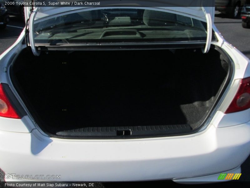 Super White / Dark Charcoal 2006 Toyota Corolla S