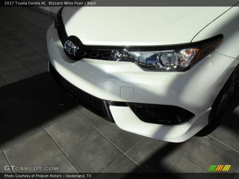Blizzard White Pearl / Black 2017 Toyota Corolla iM