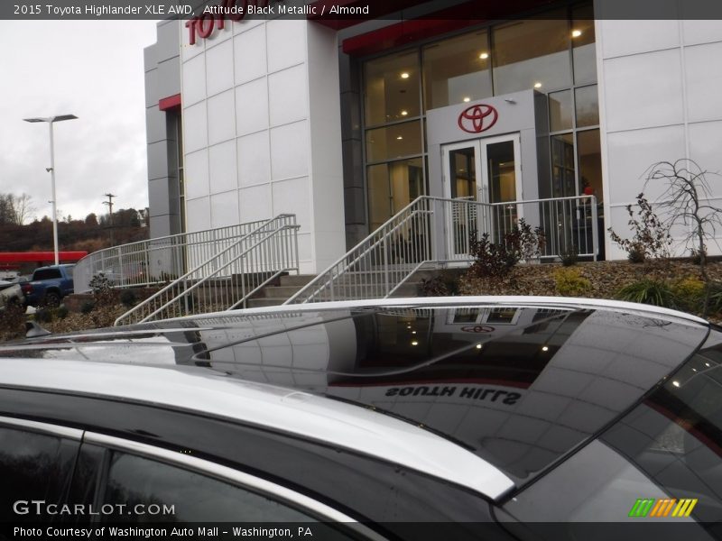 Attitude Black Metallic / Almond 2015 Toyota Highlander XLE AWD